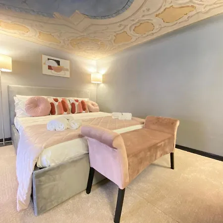 Castello Sforzesco Prestigioso Affrescato Apartment
