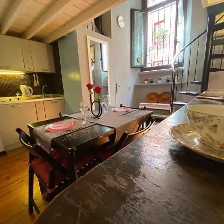 Castello Sforzesco Prestigioso Affrescato Apartment *